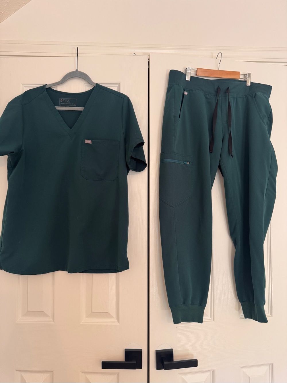 Figs Forest Green Scrubs Top XL/Joggers Large Petite